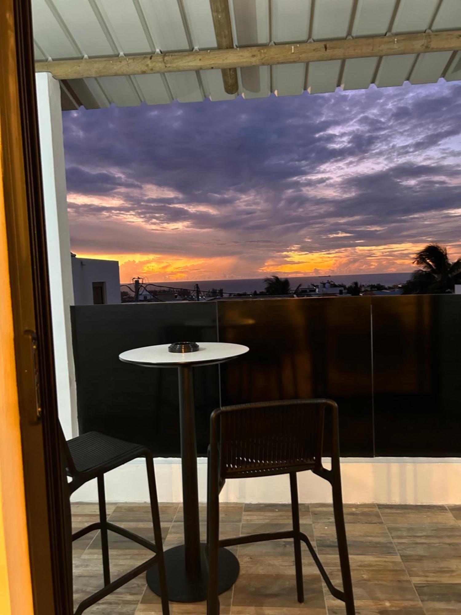 Amazing Sunset View Rooftop. Flic en Flac ภายนอก รูปภาพ